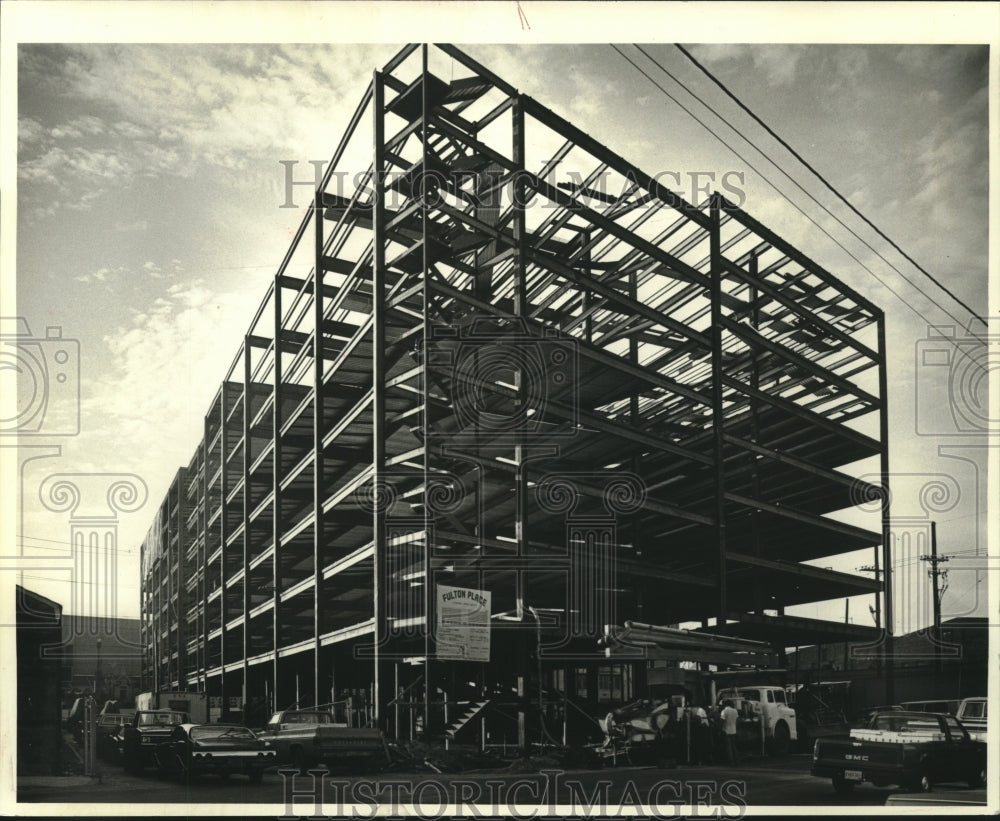 1984 Press Photo Work continues on Fulton Place in Warehouse District