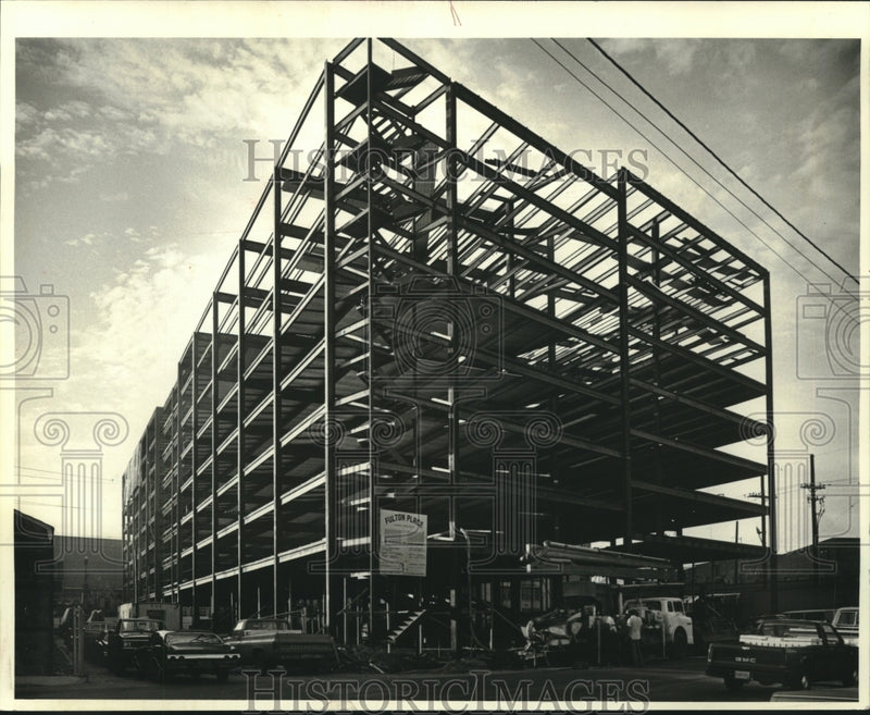 Load image into Gallery viewer, 1984 Press Photo Work continues on Fulton Place in Warehouse District
