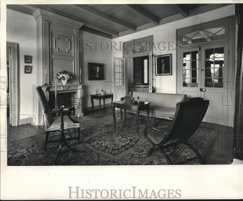 Load image into Gallery viewer, 1973 Press Photo Furniture on the second floor of 1440 Moss Street. - nob15615
