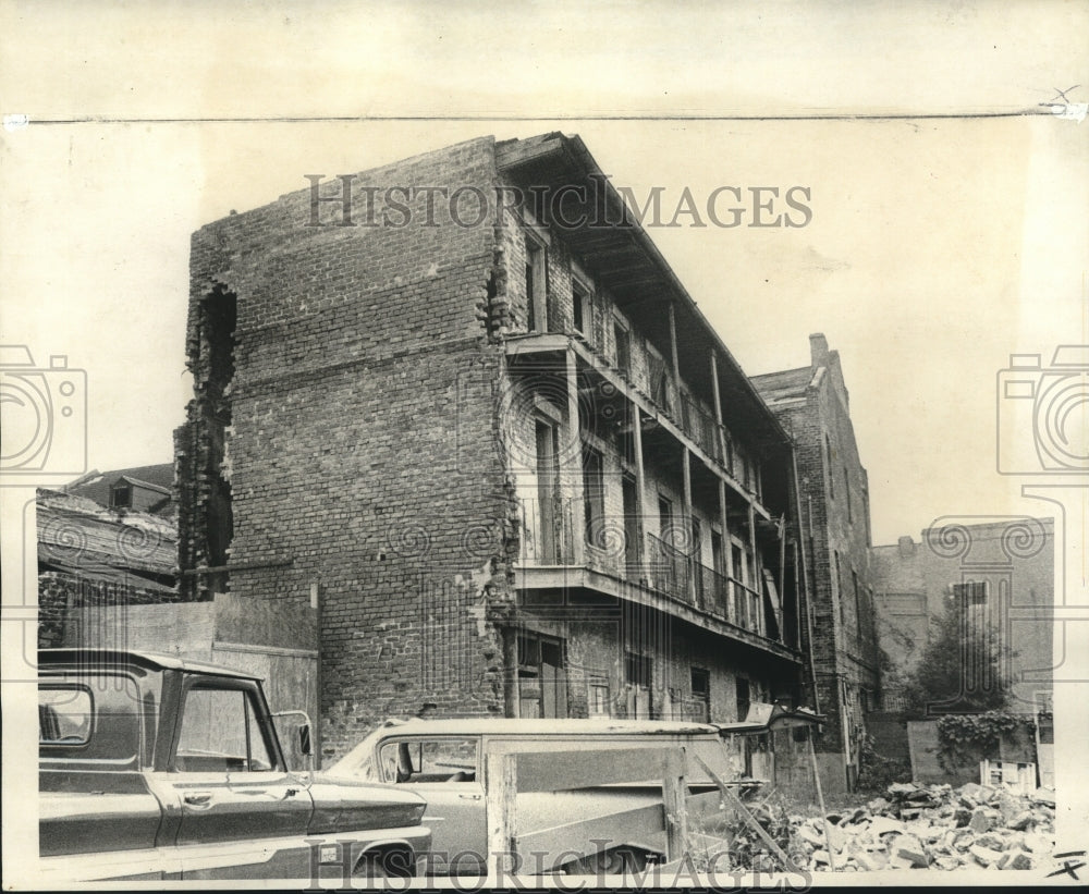 1971 Press Photo Demolition of old French Hospital in Vieux Carre. - Historic Images