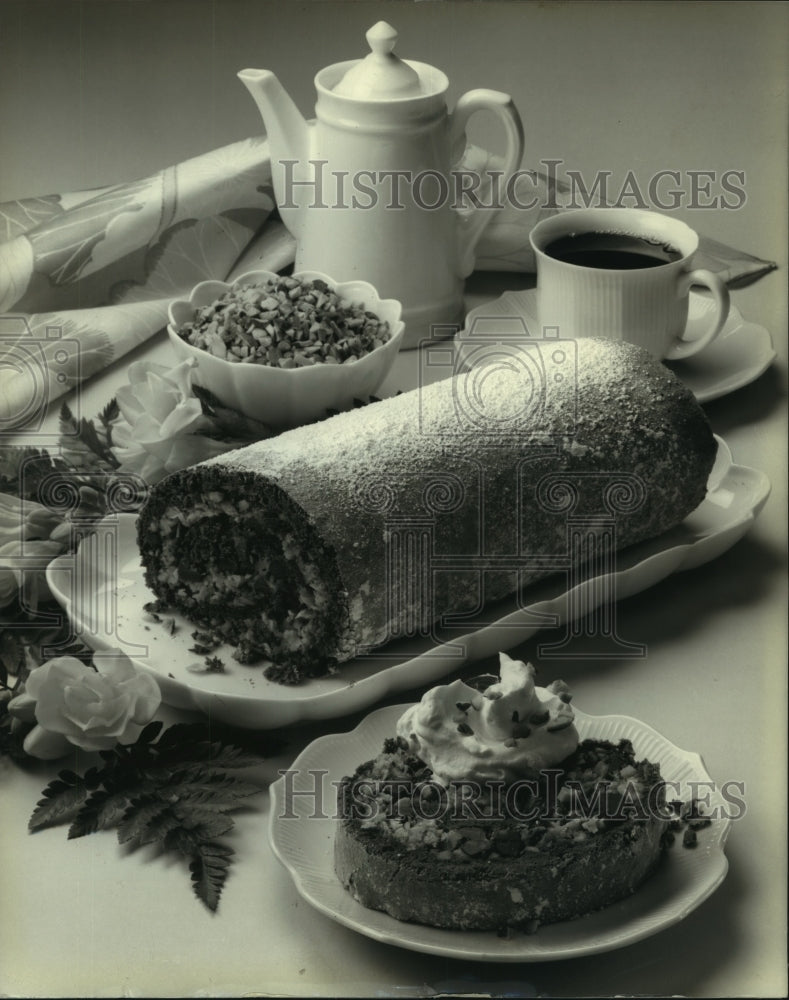 1984 Press Photo Easy Chocolate Almond Roll- Recipe - nob16027