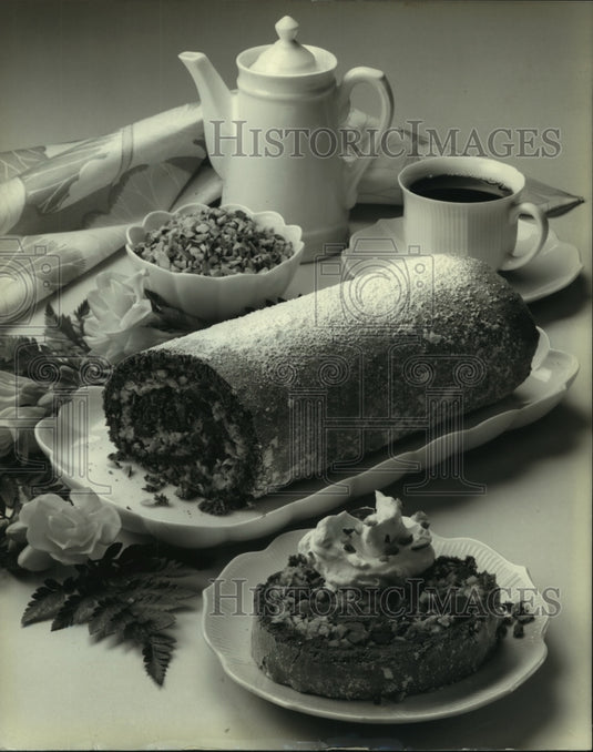 1984 Press Photo Easy Chocolate Almond Roll- Recipe - nob16027