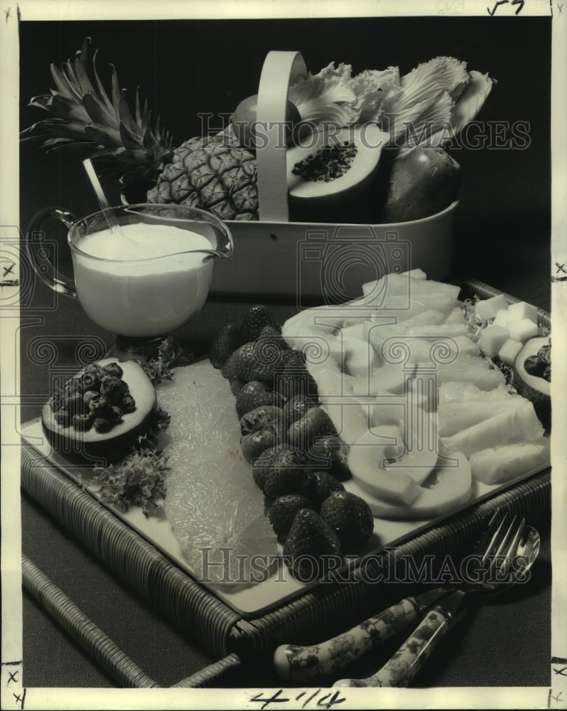 1978 Press Photo Fresh Lime Dressing makes the perfect pickup for fruit.- Historic Images