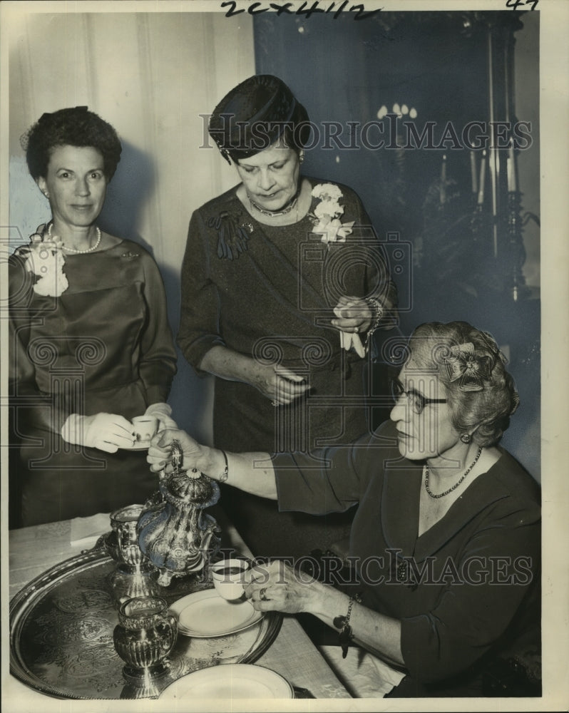 1964 Press Photo Opening Fall Tea of the La Petit Salon, New Orleans - nob16143- Historic Images