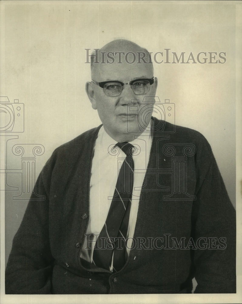 1968 Press Photo Walter Gaulee (Mr. Gaulke) in studio - nob16152