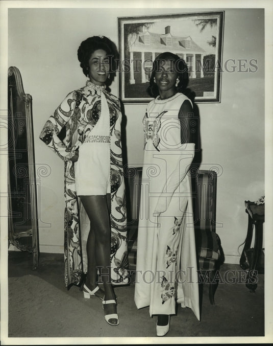 1971 Press Photo Mrs. Doris Gavins and Miss Barbara Bush at event - nob16196