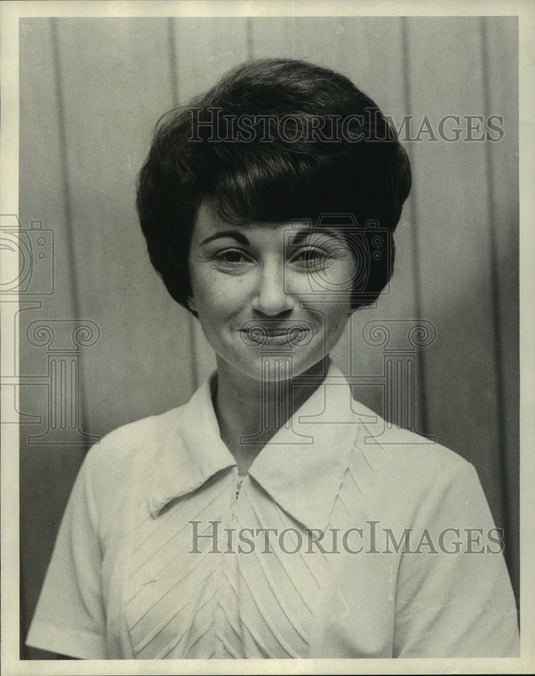 1970 Press Photo Mrs. Beverly Gaudet, Manager New McKenzie's - nob16215