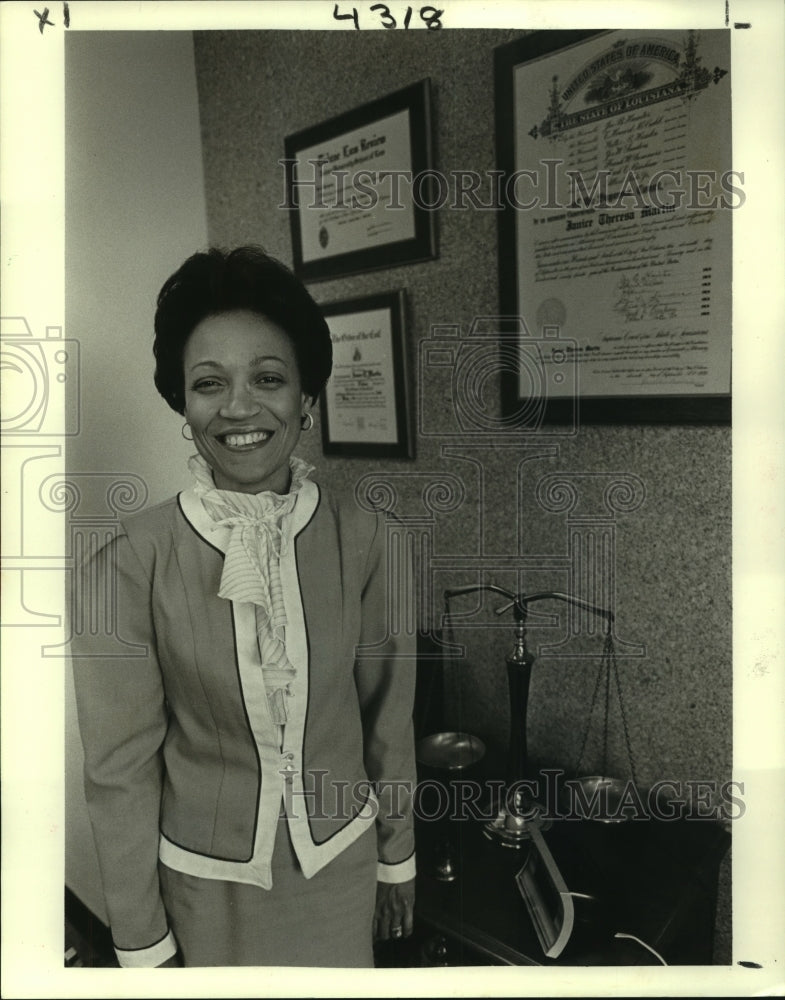 1984 Press Photo Janice Martin Foster in her office at Jones Walker Law Firm- Historic Images