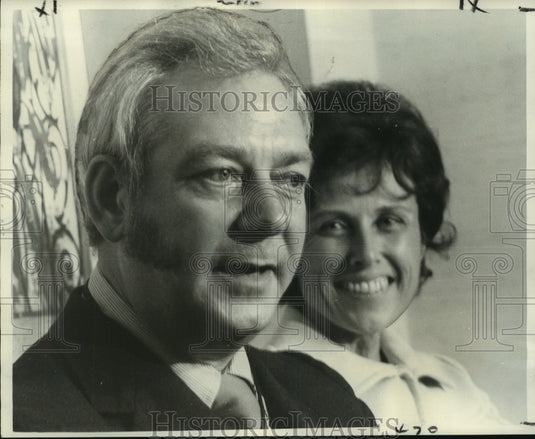 1971 Press Photo Dr. & Mrs. Geisert at press conference. - nob16525