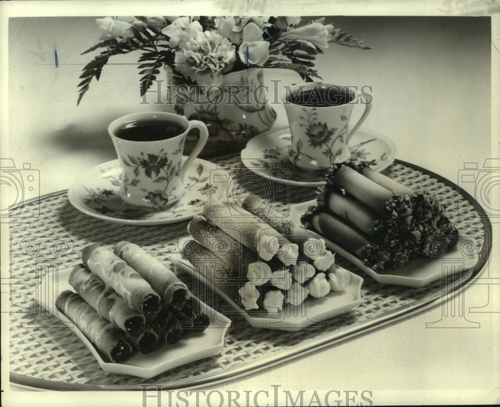 1979 Press Photo Display of various gourmet desserts made with pirouette cookies- Historic Images