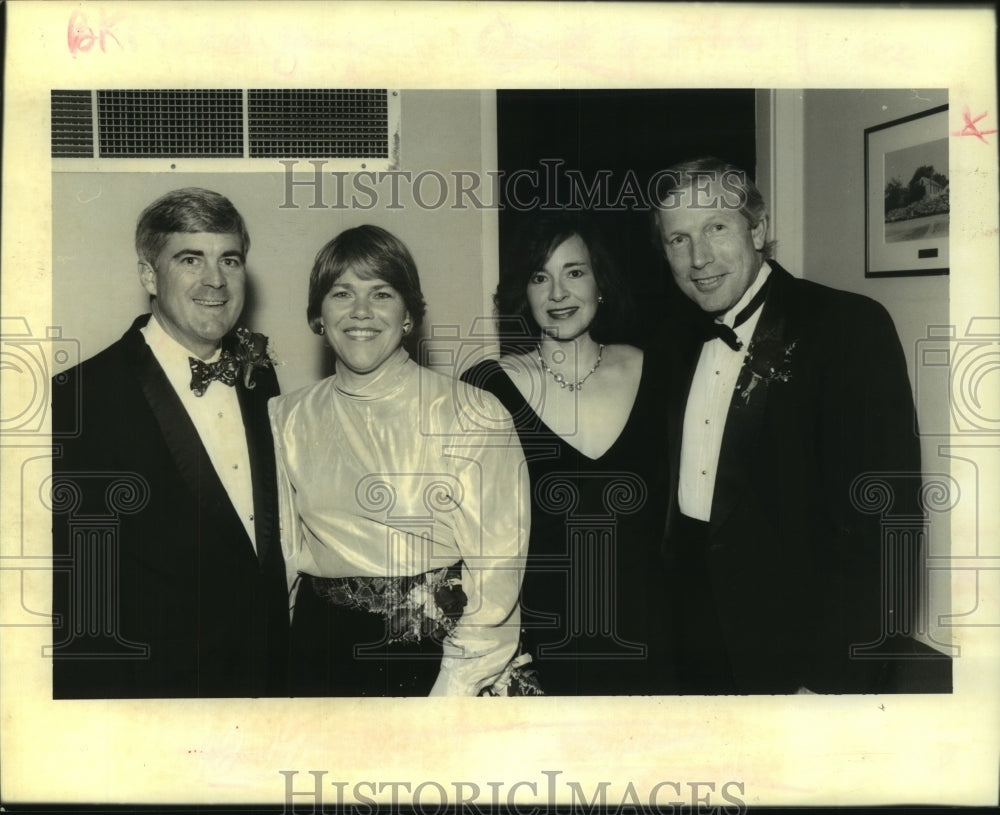 1994 Press Photo Attendees of a Lawn and Tennis Club event. - nob16613