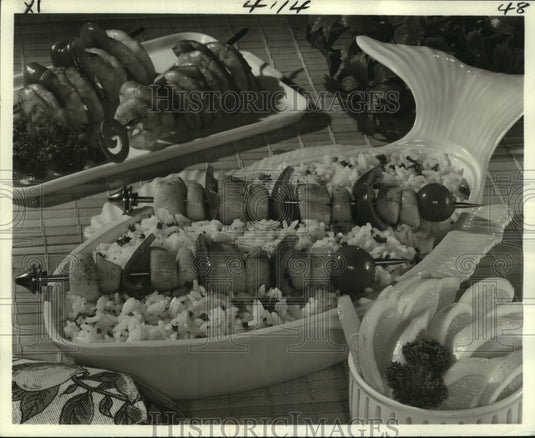1978 Press Photo Seafood kebabs accompanied with Nutmeg Spiced Rice- Historic Images