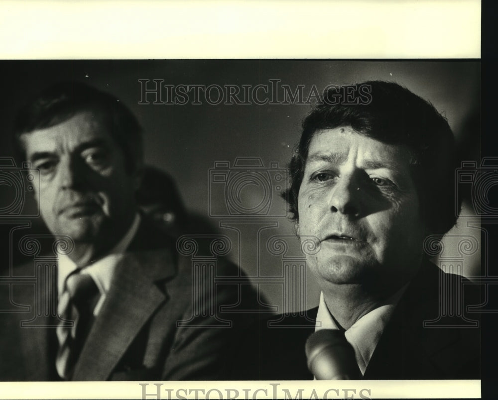 1979 Press Photo E.A. Demchek and Ansel B. Garrett conduct a press conference - Historic Images