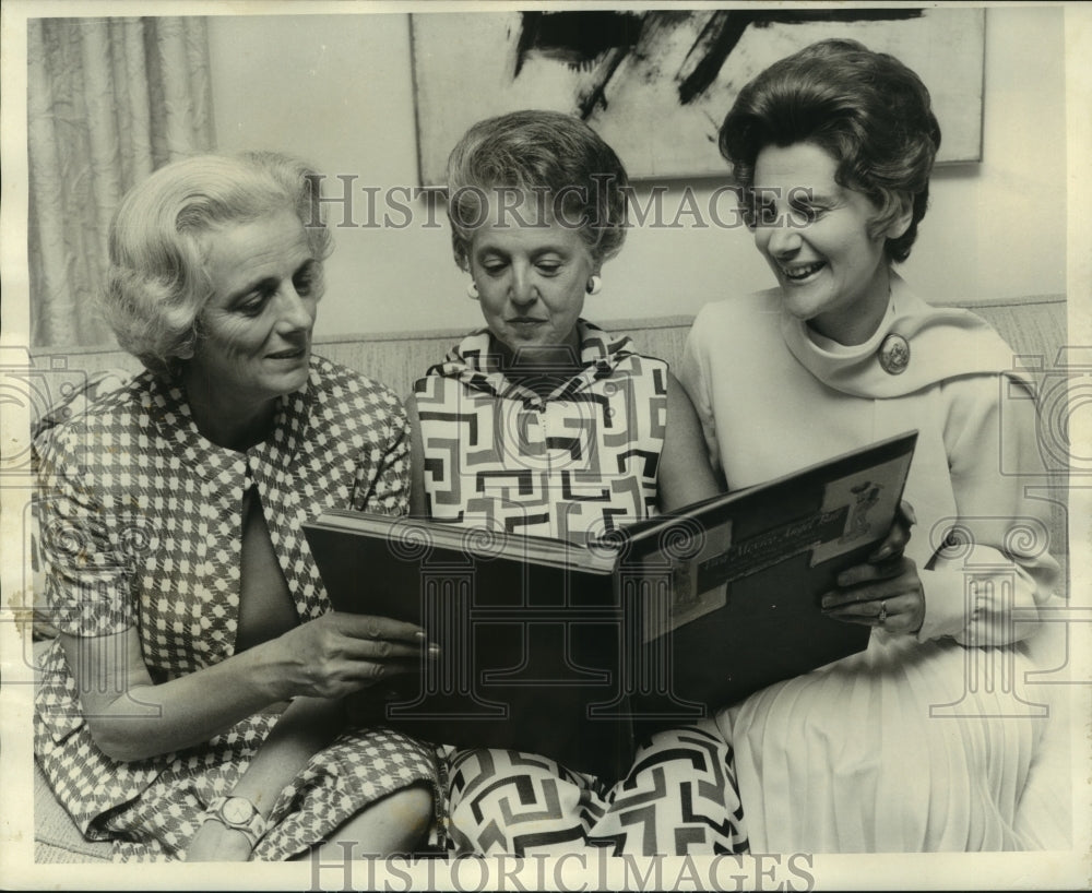 1970 Press Photo Officers of National Council of Jewish Women plans- Angel Ball- Historic Images