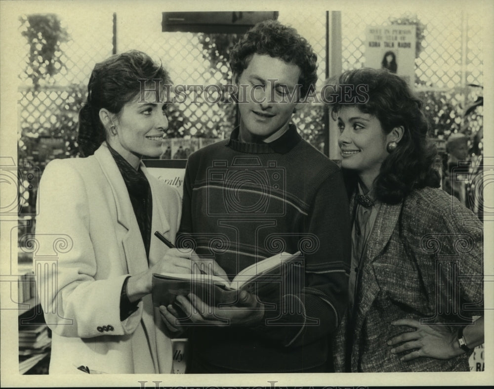 1985 Press Photo Victor Garber from a scene in his latest film - Historic Images