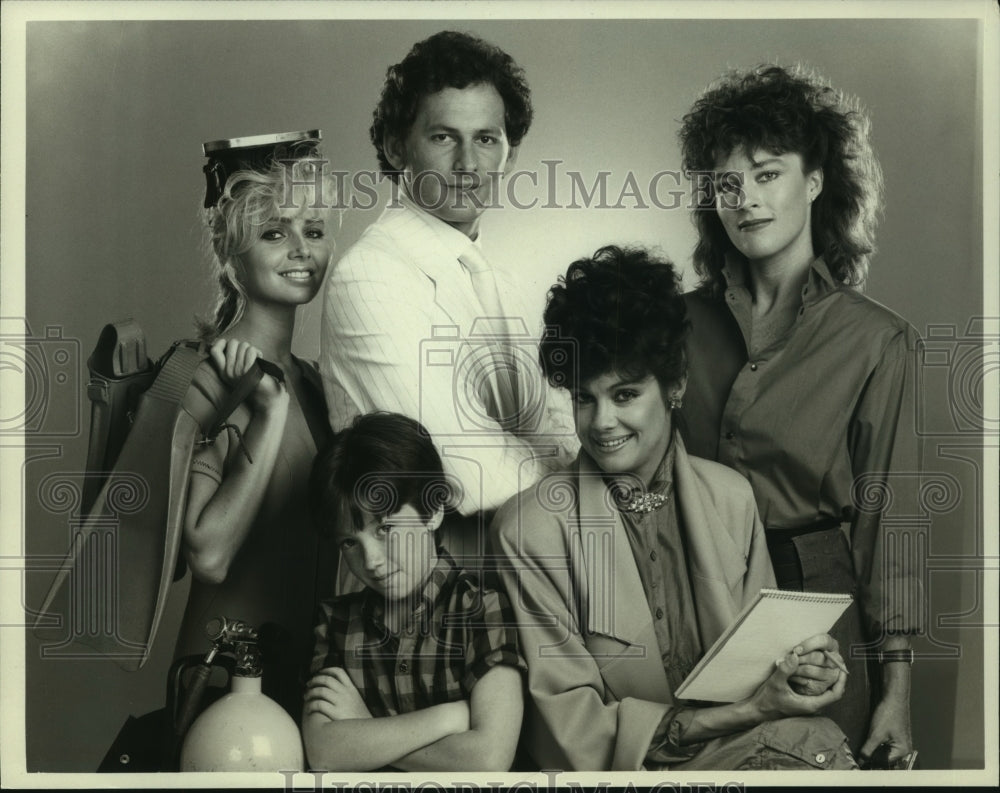 1985 Press Photo Victor Garber with his fellow cast members - Historic Images