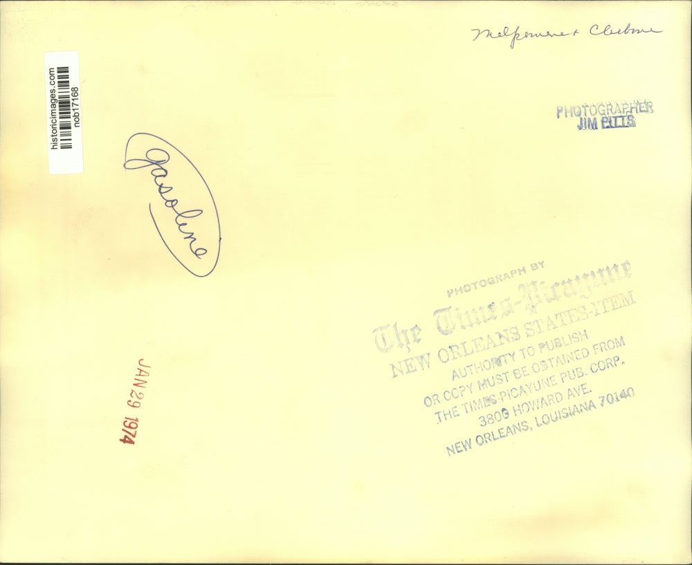 1974 Press Photo No gas at Louisiana service station. - nob17168