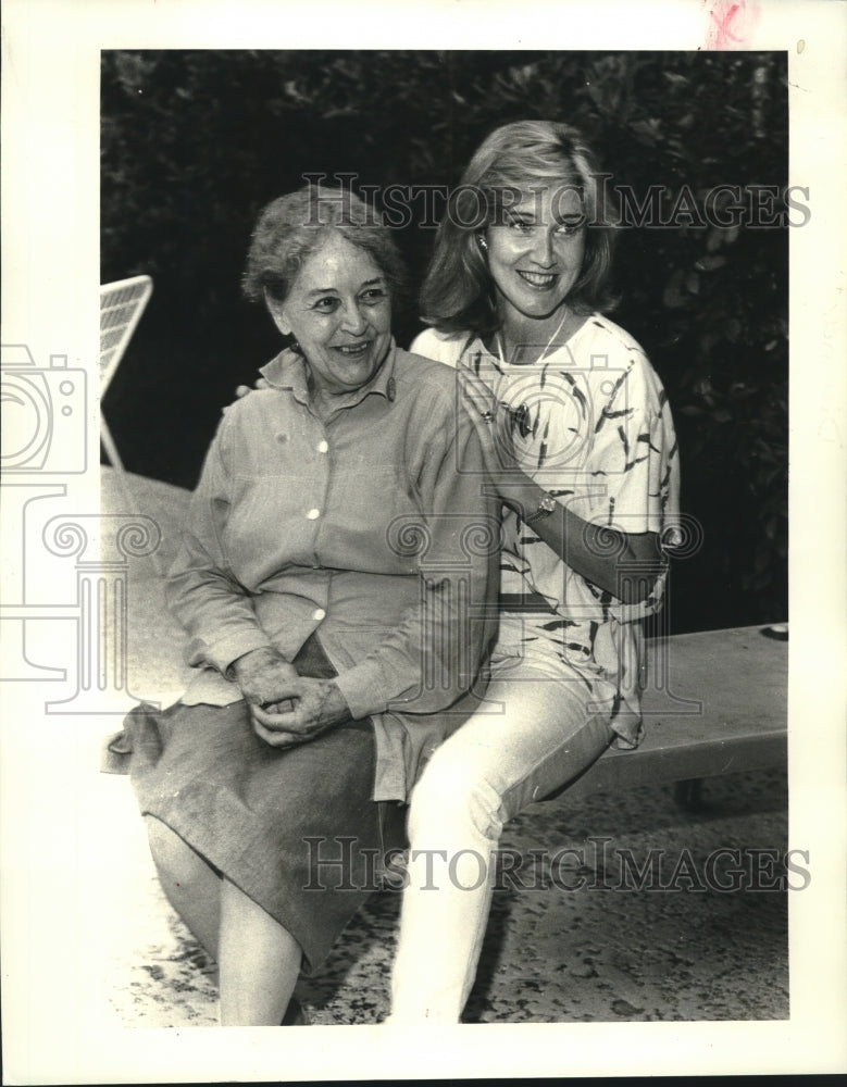 1986 Press Photo Berlya Kalin with Dianna Friedman, New Orleans Opera Chorus - Historic Images