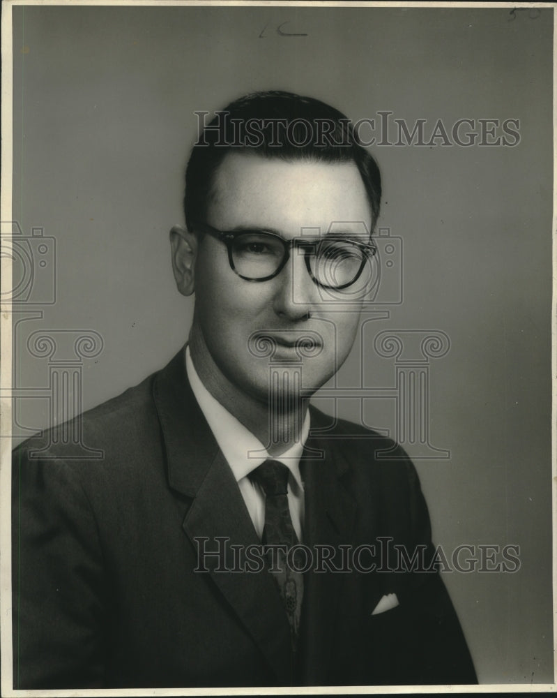 1964 Press Photo Richard J. Garvey, announces candidacy for judge of Division B