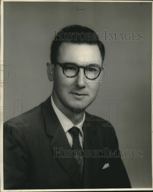 1964 Press Photo Richard J. Garvey, announces candidacy for judge of Division B