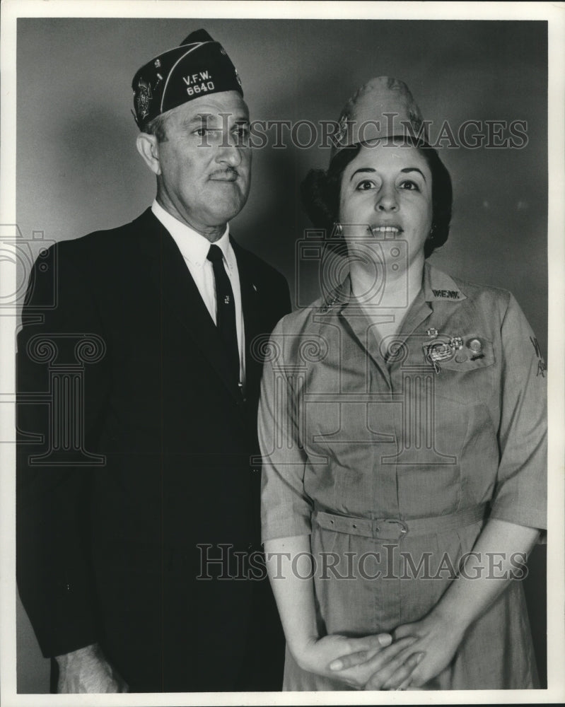 1971 Press Photo Martin V. Genovese and Mrs. Connie DeValcourt - nob17354