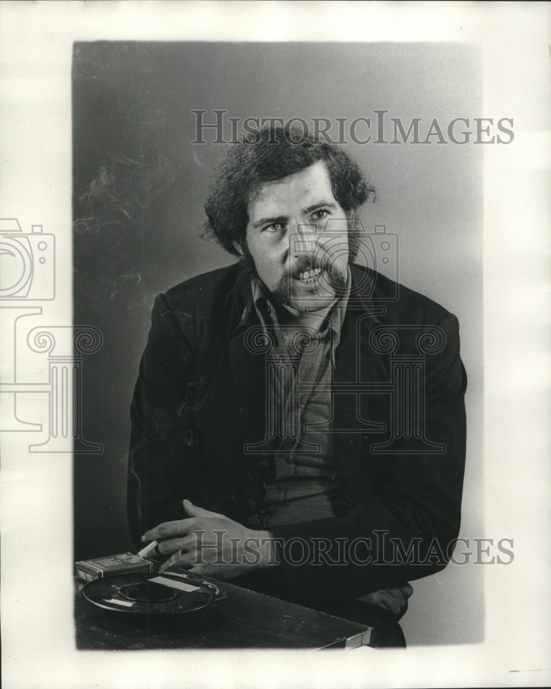 1975 Press Photo Andre Fulep chatting- Historic Images