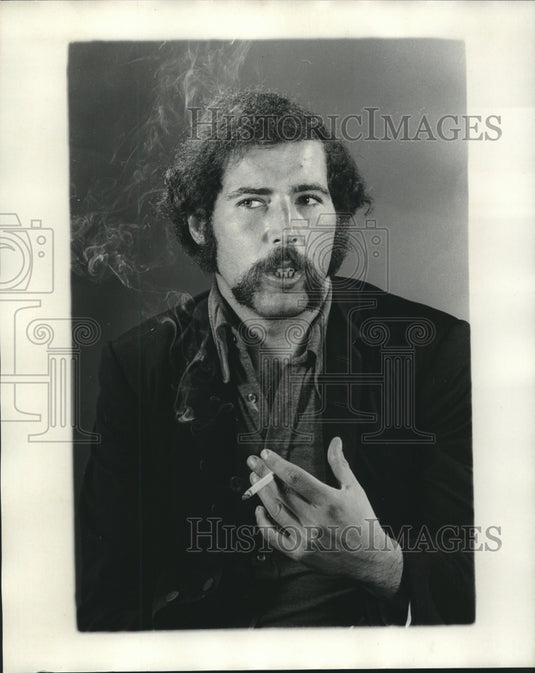 1975 Press Photo Andre Fulep chatting and smoking- Historic Images