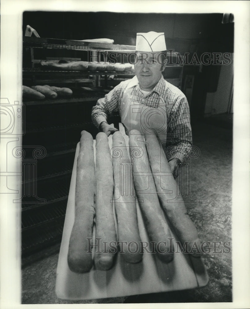 1976 Press Photo Freshly baked baguettes at Gendusa&#39;s bakery- Historic Images