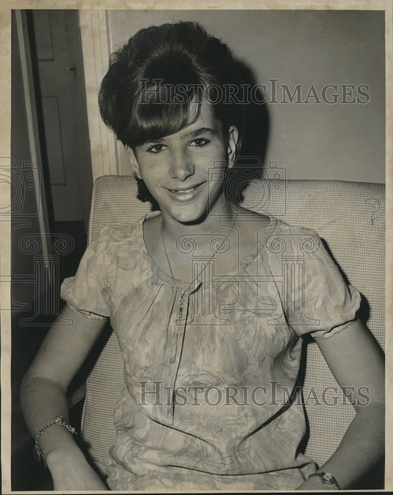 Load image into Gallery viewer, 1967 Press Photo Sharon Frilot. - nob17779
