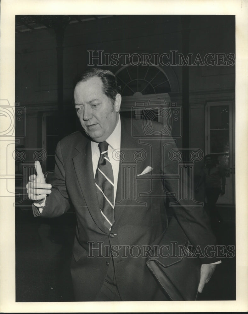 Load image into Gallery viewer, 1973 Press Photo District Attorney-Jim Garrison - nob17791
