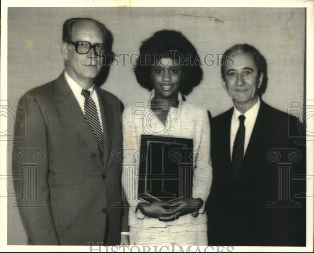 1979 Press Photo Melanie Geason accepted plaque awarded to Nicholls High School- Historic Images