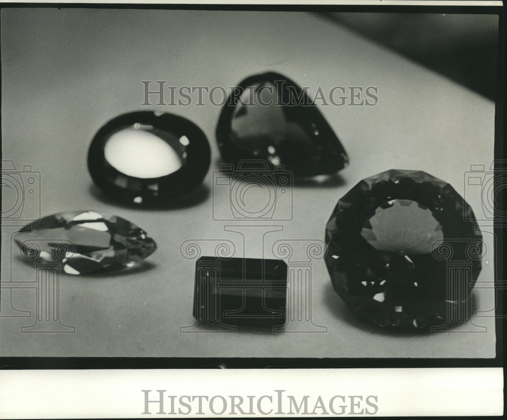 1972 Press Photo Gems, 5 Basic Cuts: marquis, emerald, round, oval &amp; pear - Historic Images