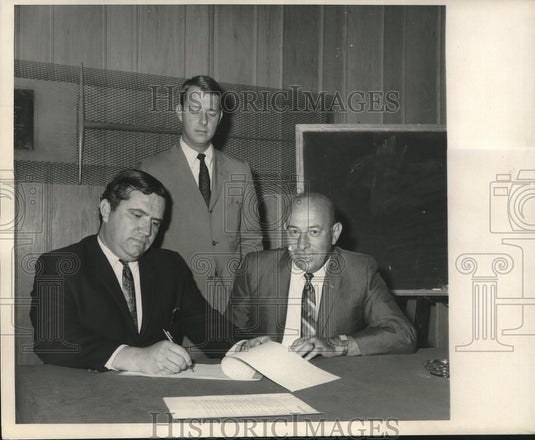 1968 Press Photo Chas Gendusa, Sidney Gefen & Noel Phillips of Y.M.B.C. - Historic Images