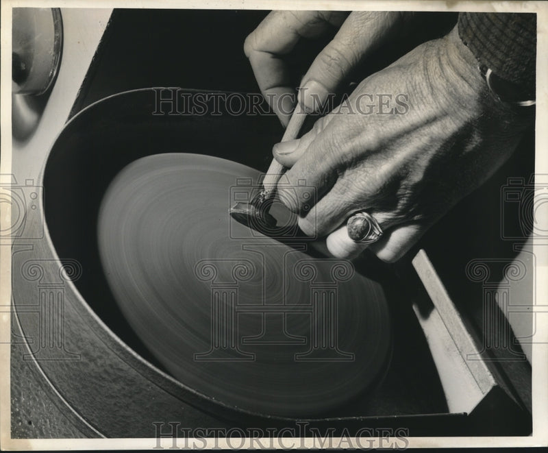 Load image into Gallery viewer, 1961 Press Photo Polishing a flame agate on leather buffer - nob18172
