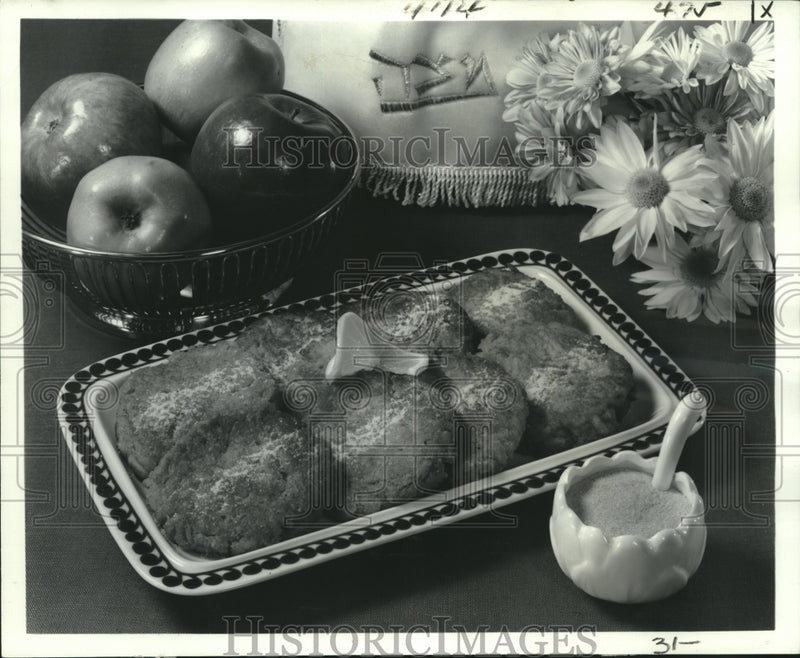 Load image into Gallery viewer, 1978 Press Photo Passover kosher Apple Pancakes - nob18314
