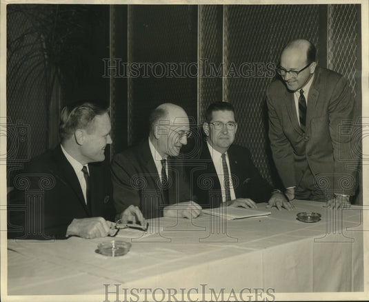 1966 Press Photo School Board Association delegates at Roosevelt Hotel