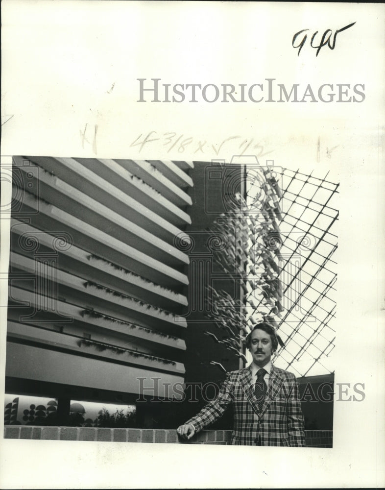 1977 Press Photo Thomas R. Gaskill, general manager, Hyatt-Regency Hotel- Historic Images