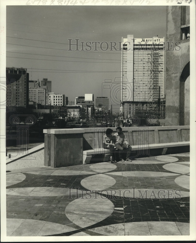 1976 Press Photo Canal Street Floodwell Spanish Plaza, New Orleans- Historic Images