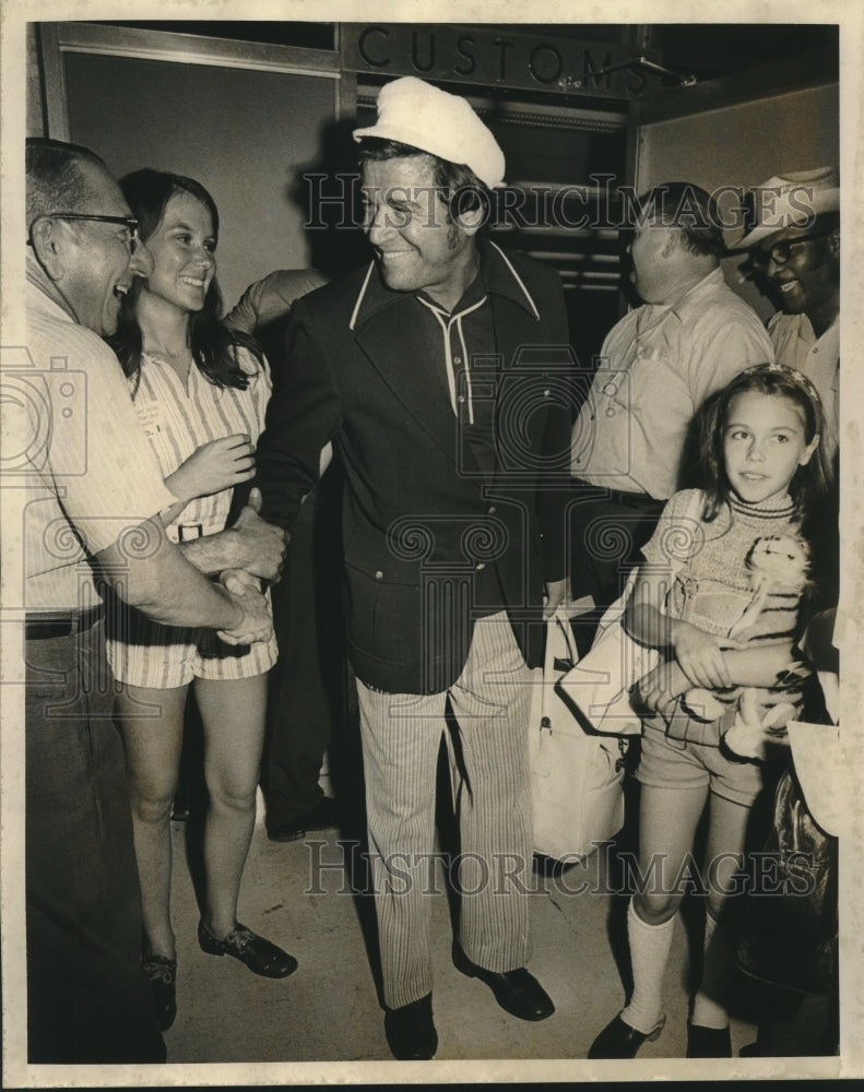 1972 Press Photo James Gary, band director, gets warm welcome home- Historic Images