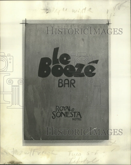 1978 Press Photo Signs in the French Quarter: an array of English and French.- Historic Images