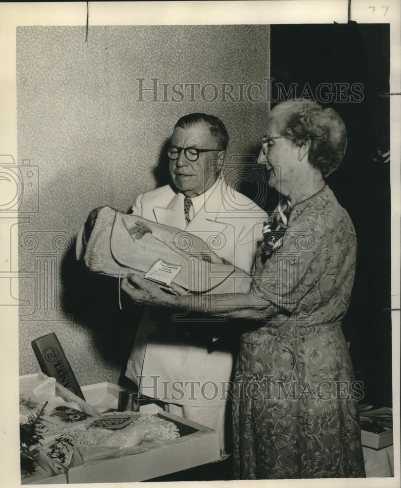 1953 Press Photo Mr. and Mrs. J. F. Follain&#39;s Golden Wedding anniversary - Historic Images