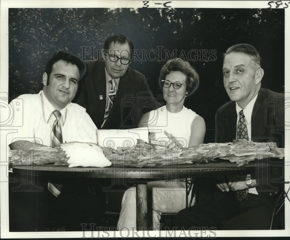 1971 Press Photo Planning- Mississippi Science Teachers Association&#39;s Conference- Historic Images