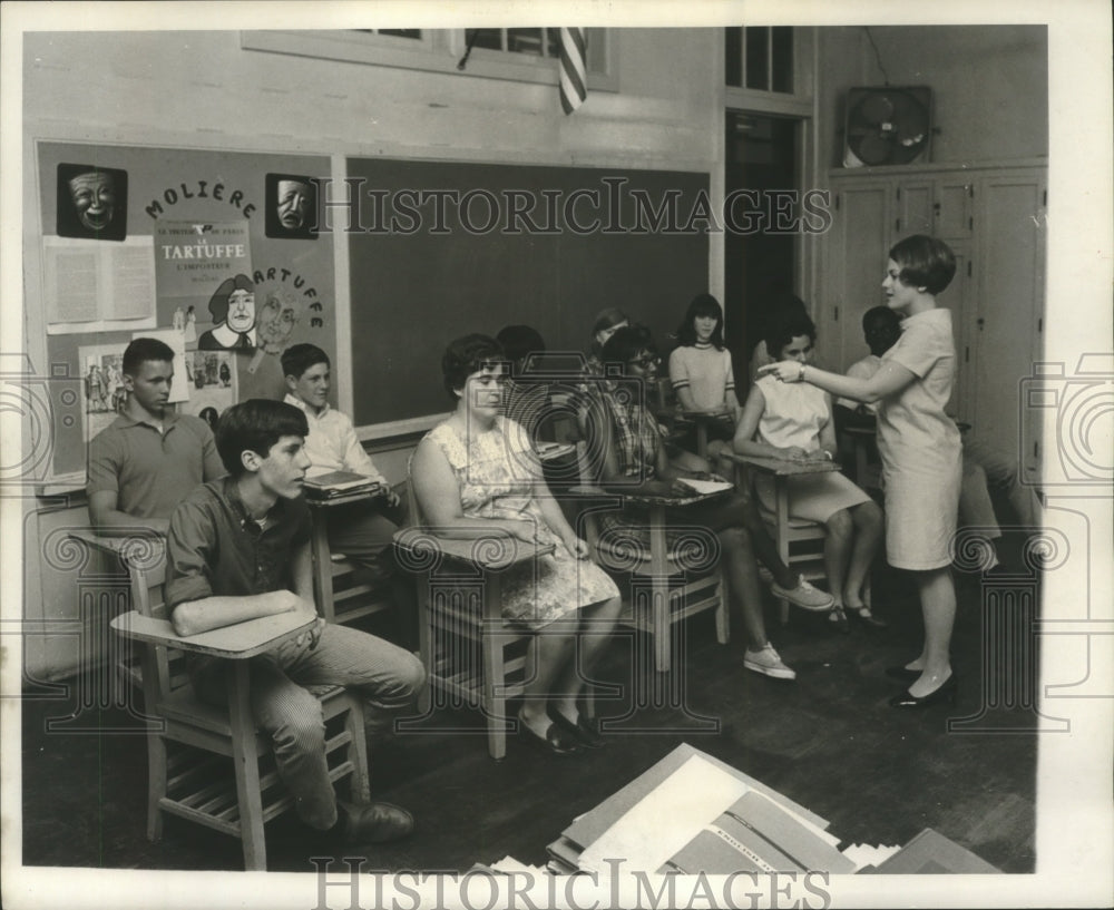 1968 Press Photo Kathleen McCoy Teaches Blind Students Wayne, Suzy and Candy