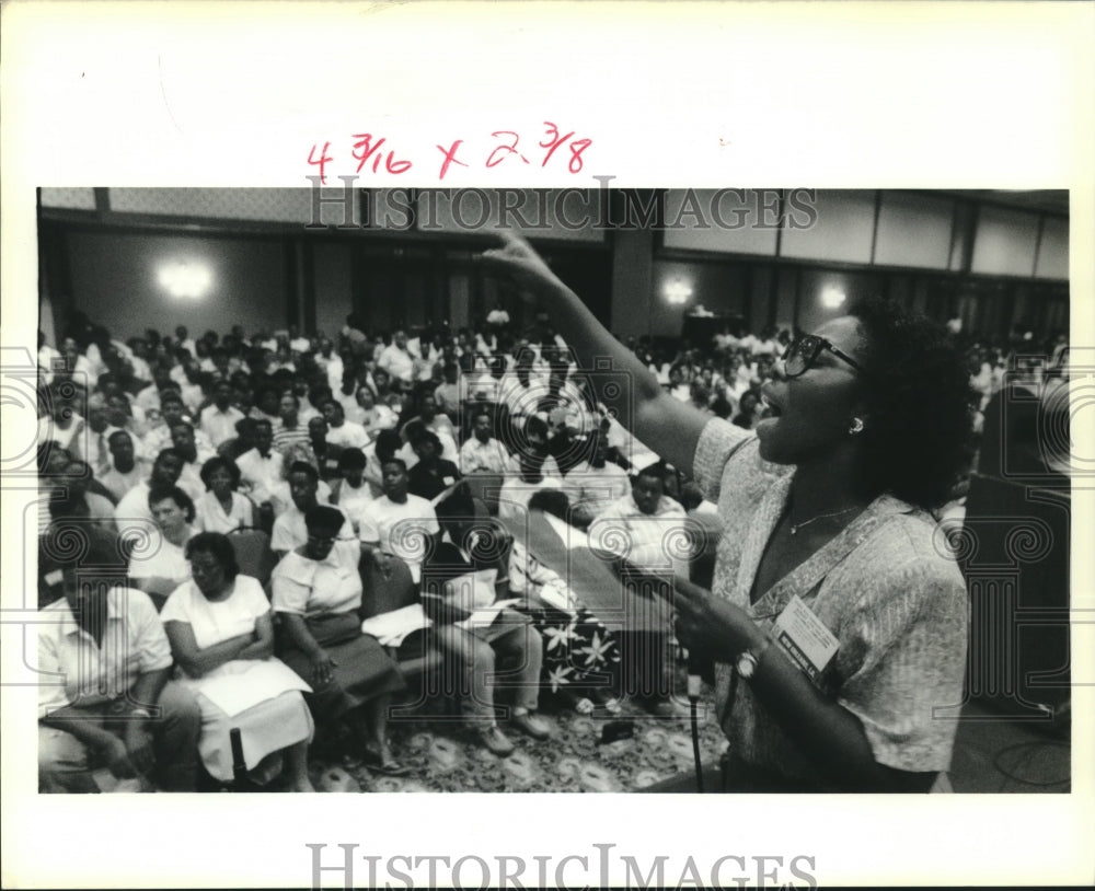 1989 Press Photo Brenda Harland directs choir at the Gospel music workshop- Historic Images