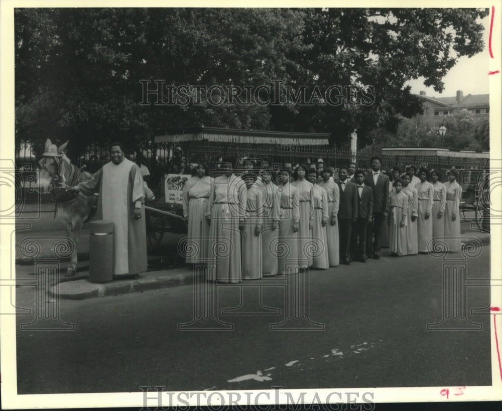 1990 Press Photo Gospel Soul Children Choir, outside - Historic Images