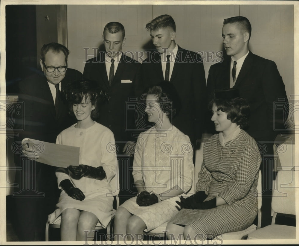 1963 Press Photo Linda Teer and second place winners, Good Provider Competition