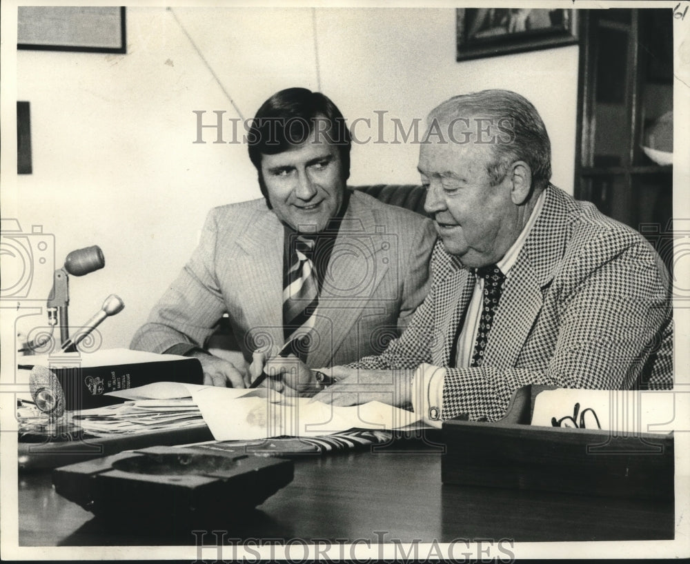 1972 Press Photo Saints Executive Vice-President Dick Gordon &amp; Reed Green- Historic Images