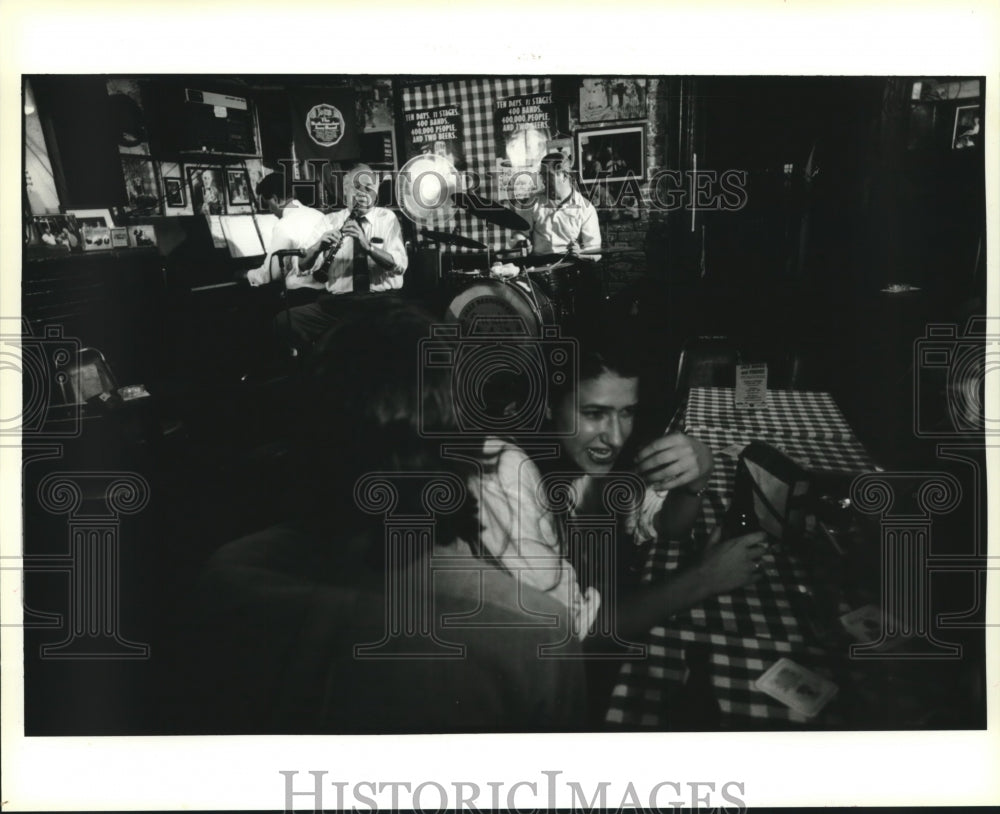 1995 Press Photo Clarinetist Jack Maheu plays jazz at Fitzells in New Orleans.- Historic Images