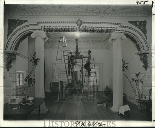 1978 Press Photo House's New Owners At Work In Ornate Double Parlors- Historic Images