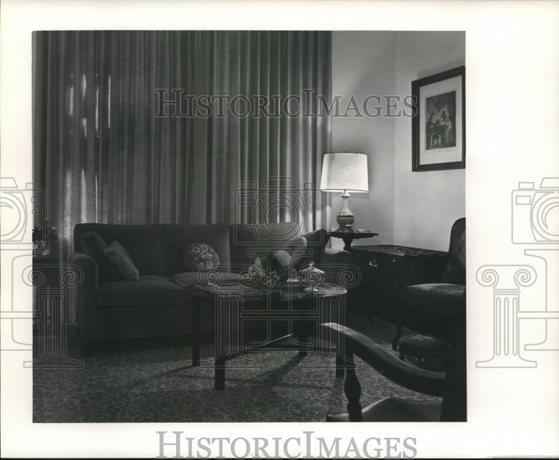 Load image into Gallery viewer, 1963 Press Photo Living Room in George E. Fleming Home Overlooks Garden
